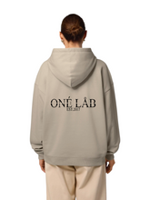 Lade das Bild in den Galerie-Viewer, ONÉ LÅB HOODIE STONE

