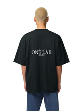 Lade das Bild in den Galerie-Viewer, ONÉ LÅB T-SHIRT BLACK
