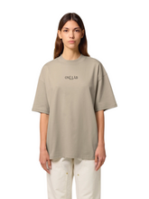 Lade das Bild in den Galerie-Viewer, ONÉ LÅB T-SHIRT STONE

