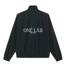 Load image into Gallery viewer, URBAN-WINDJACKE BLACK
