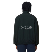 Lade das Bild in den Galerie-Viewer, URBAN-WINDJACKE BLACK
