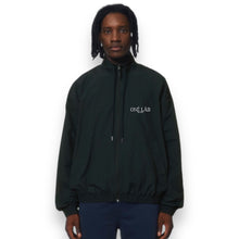 Lade das Bild in den Galerie-Viewer, URBAN-WINDJACKE BLACK
